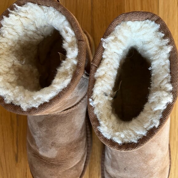 UGG Classic Mini II Genuine Shearling Lined Boot (Women) Size 7 Chestnut Suede - Picture 9 of 11